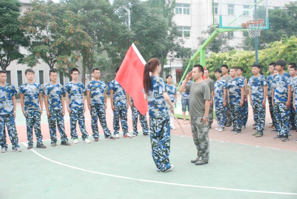 队列会操争夺流动红旗